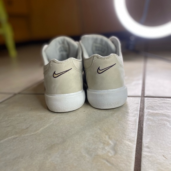 Vintage 1999 GTS womans nikes white MINT - Picture 3 of 8